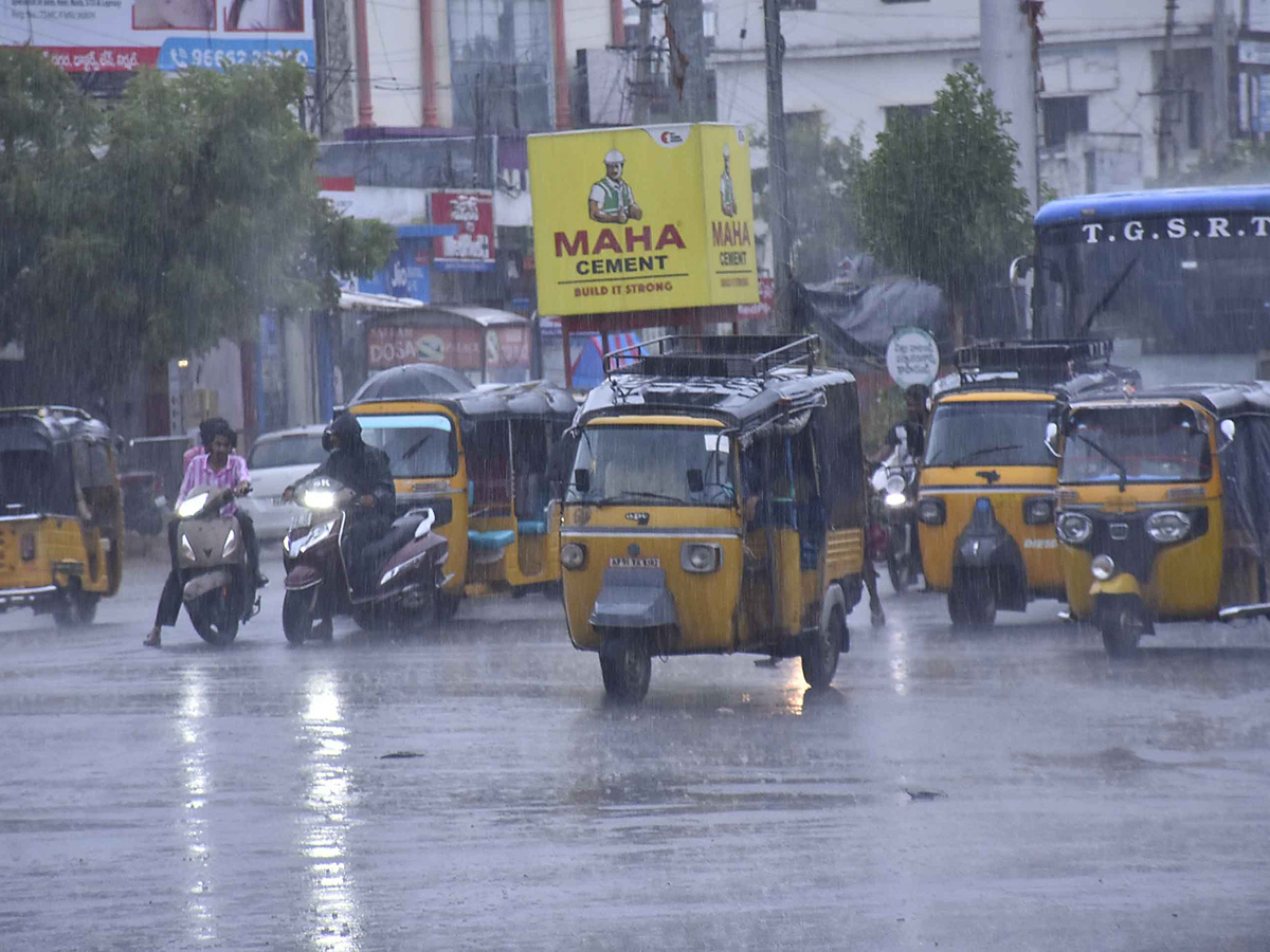 Heavy Rain in Karimnagar Photos32