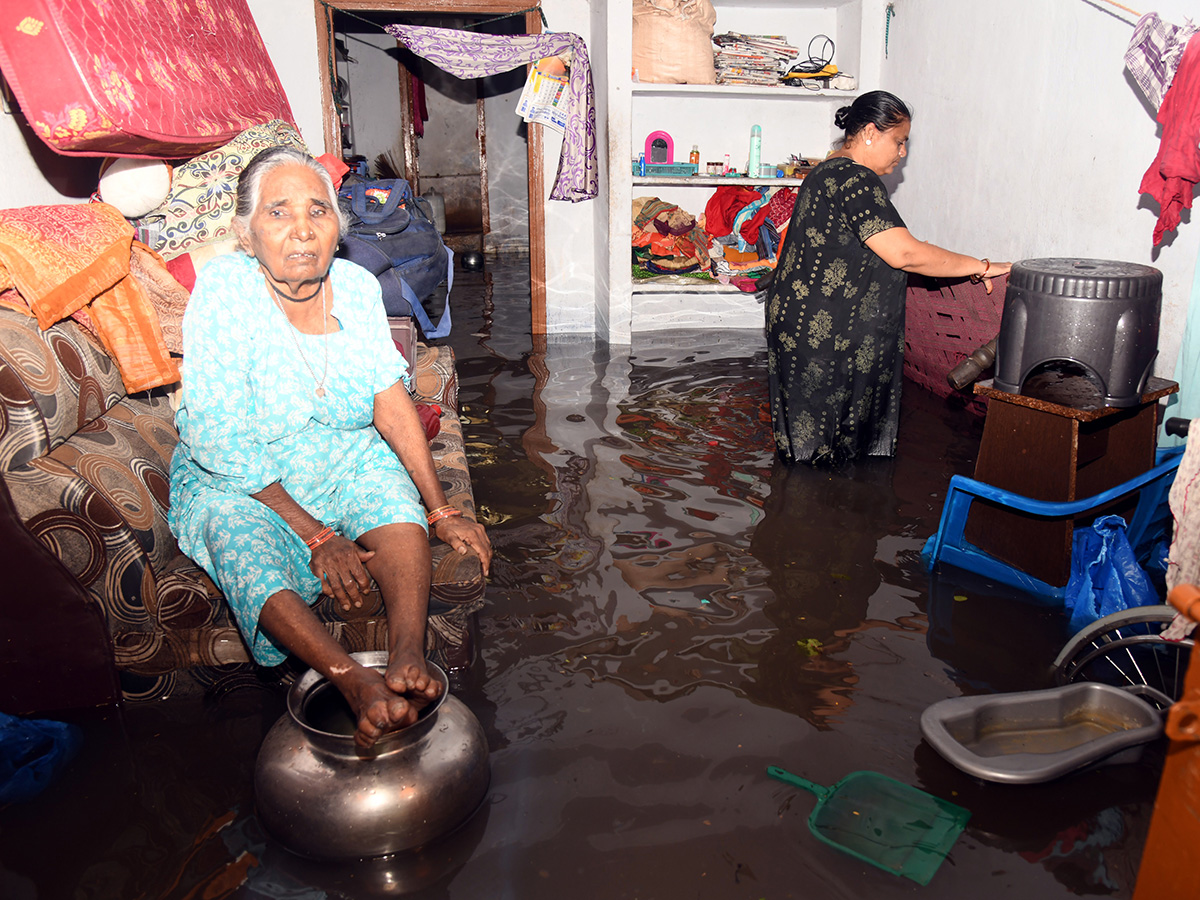 Heavy Rain in Karimnagar Photos34