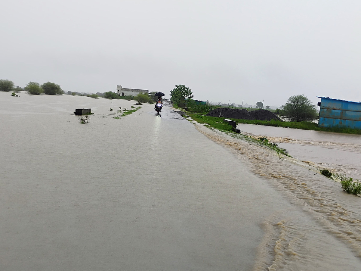 Heavy Rain in Karimnagar Photos7