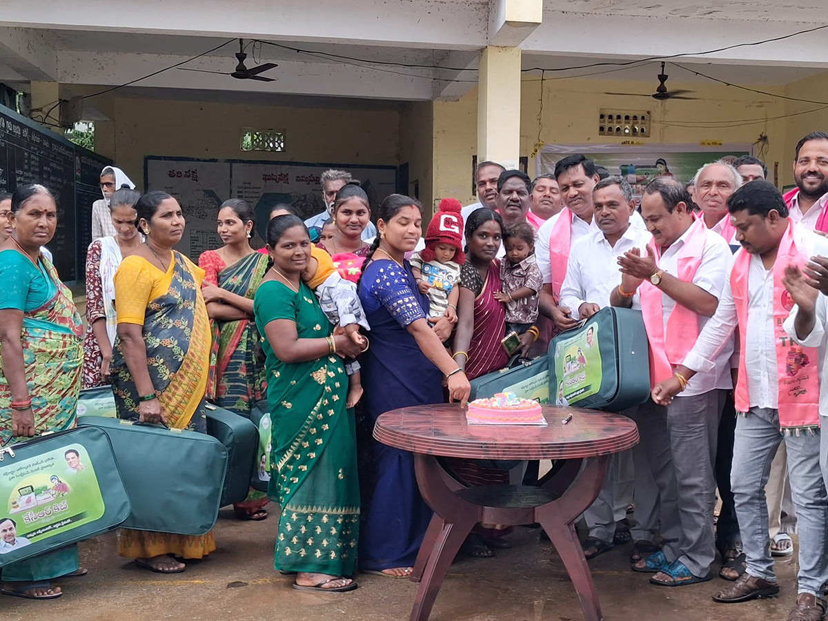 KCR kits Distributed on The occasion of KTR birthday Photos2