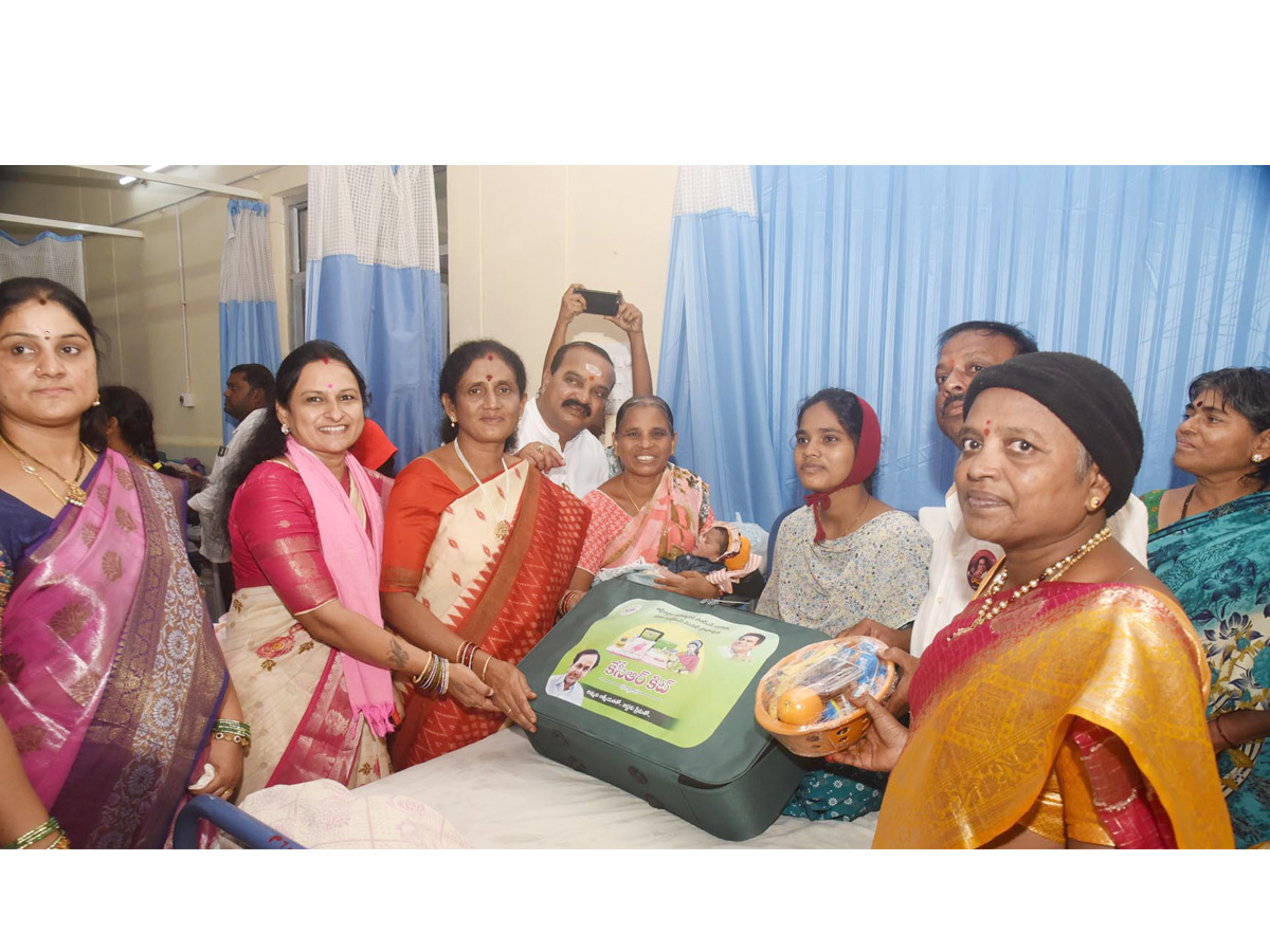 KCR kits Distributed on The occasion of KTR birthday Photos12