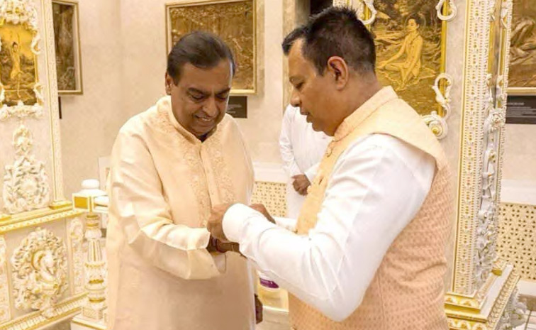 Mukesh Ambani, Radhika Merchant, Anant Ambani Spiritual Visit To Londons Swaminarayan Temple Photos3