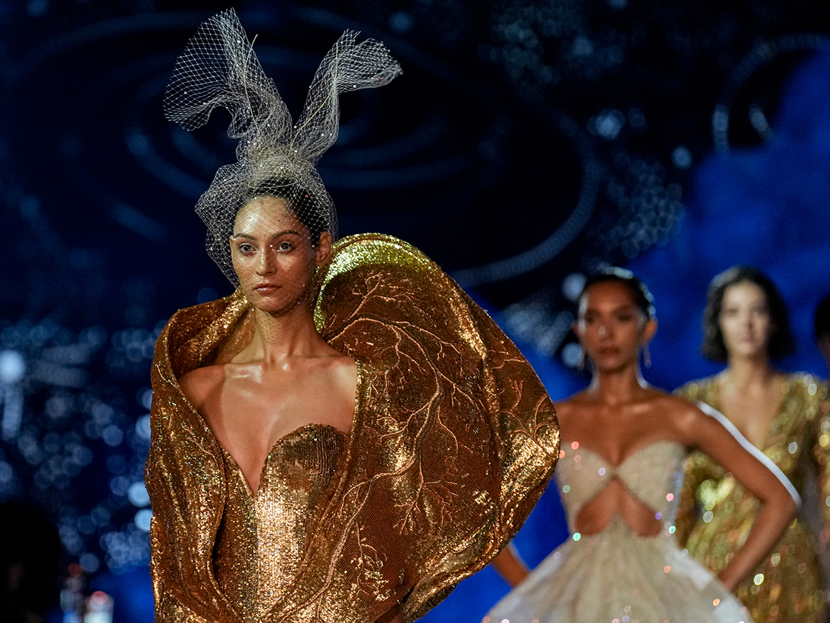 Tamannaah Bhatia walks the ramp FDCI India Couture Week10