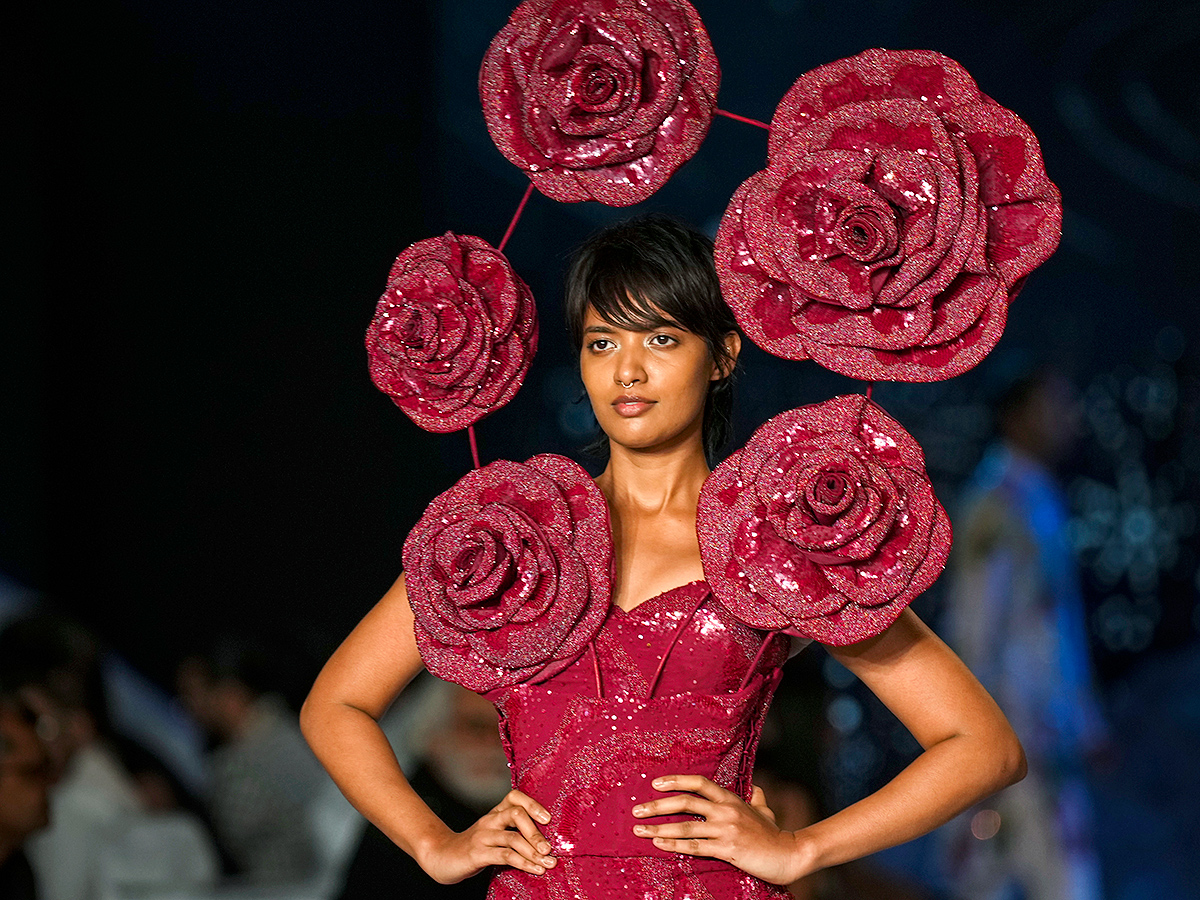 Tamannaah Bhatia walks the ramp FDCI India Couture Week11