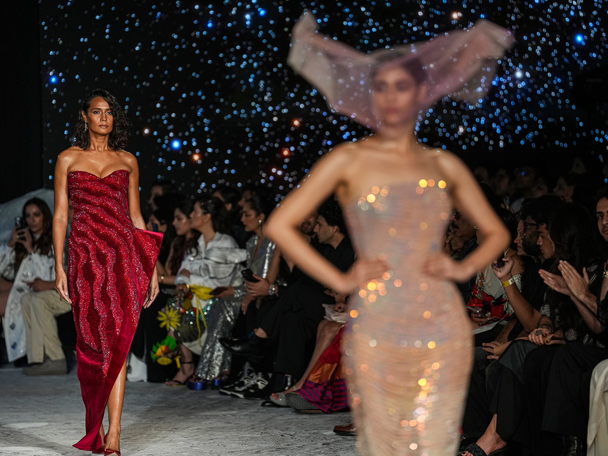 Tamannaah Bhatia walks the ramp FDCI India Couture Week7