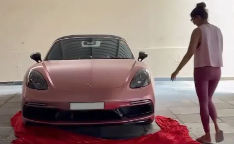Varalaxmi Sarathkumar Receives Pink Porsche As Anniversary Gift Photos2
