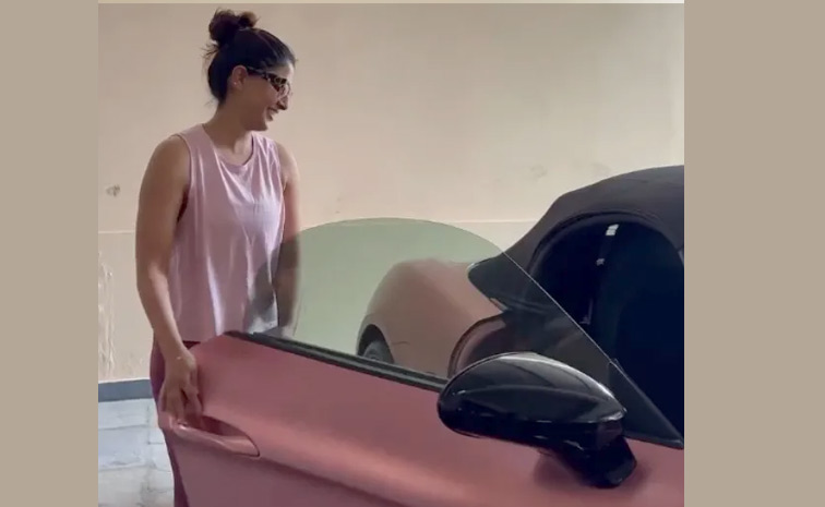 Varalaxmi Sarathkumar Receives Pink Porsche As Anniversary Gift Photos3