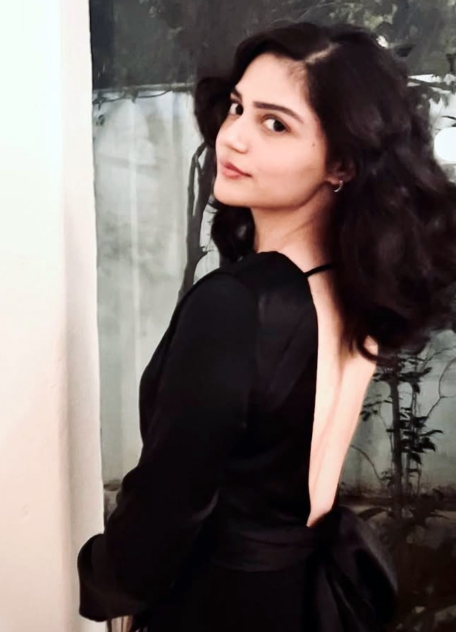 Meet Saiyaara Actress Aneet Padda; See Photos11