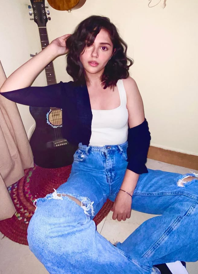 Meet Saiyaara Actress Aneet Padda; See Photos14