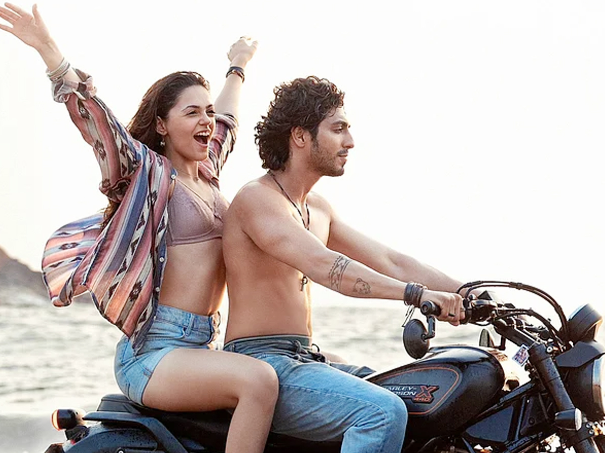 Meet Saiyaara Actress Aneet Padda; See Photos4