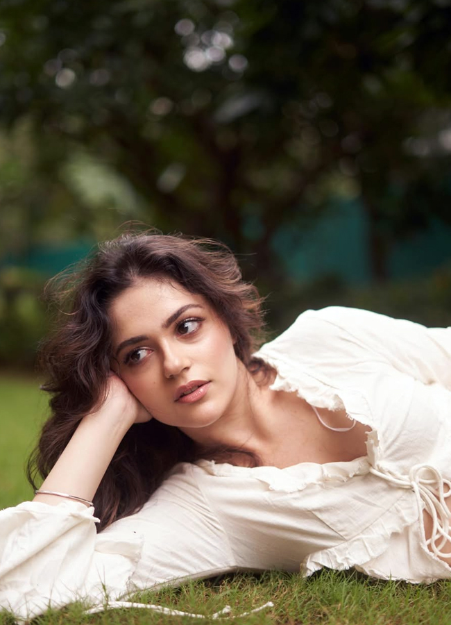Meet Saiyaara Actress Aneet Padda; See Photos8