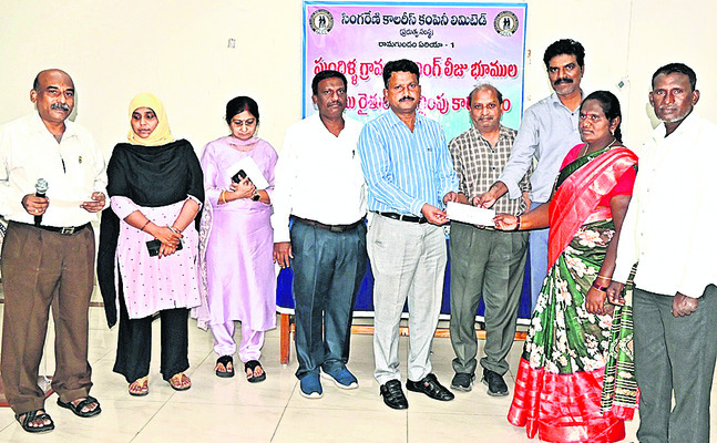 ఆదర్శ పాఠశాల సందర్శన2