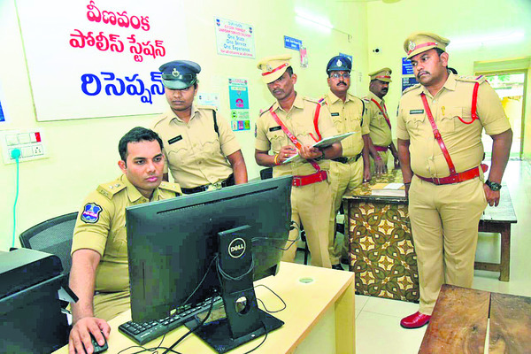 సీఎం దృష్టికి వరద సమస్య
1