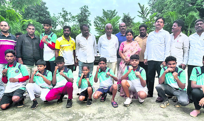 యువత క్రీడల్లో రాణించాలి2