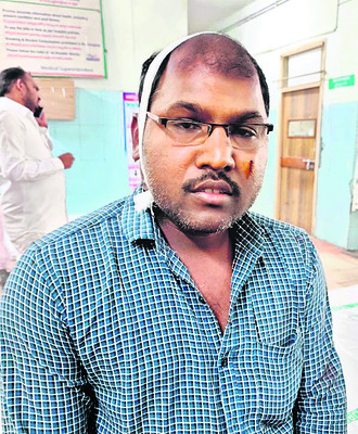 ఆటో డ్రైవర్పై దాడి 2