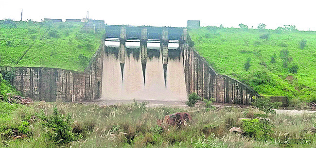 ప్రాజెక్టులకు జలకళ 1