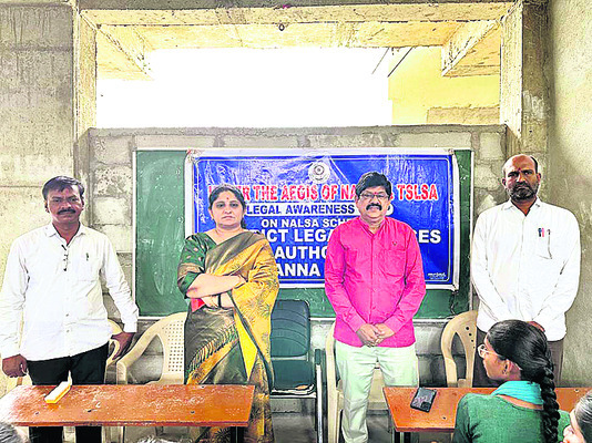 యువత వ్యసనాలకు దూరంగా ఉండాలి
1