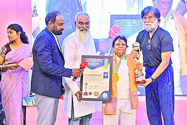 వార్డెన్పై చర్య తీసుకోవాలి
1