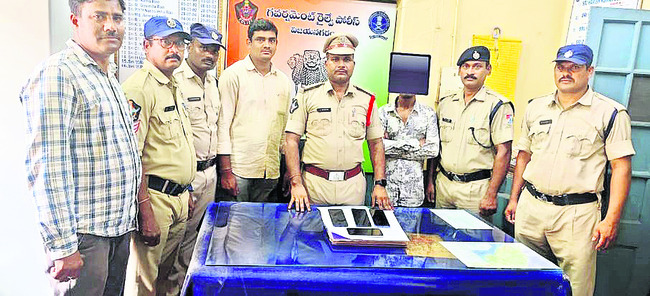 యథేచ్ఛగా పచ్చని జీడి చెట్ల నరికివేత 1