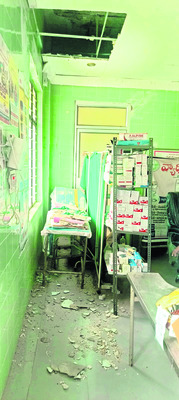 జిల్లా ఆస్పత్రిలో ఊడిపడిన పెచ్చులు4