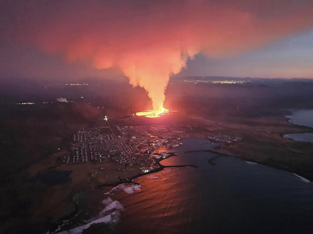 volcanic eruption on the Reykjanes Peninsula in Iceland7