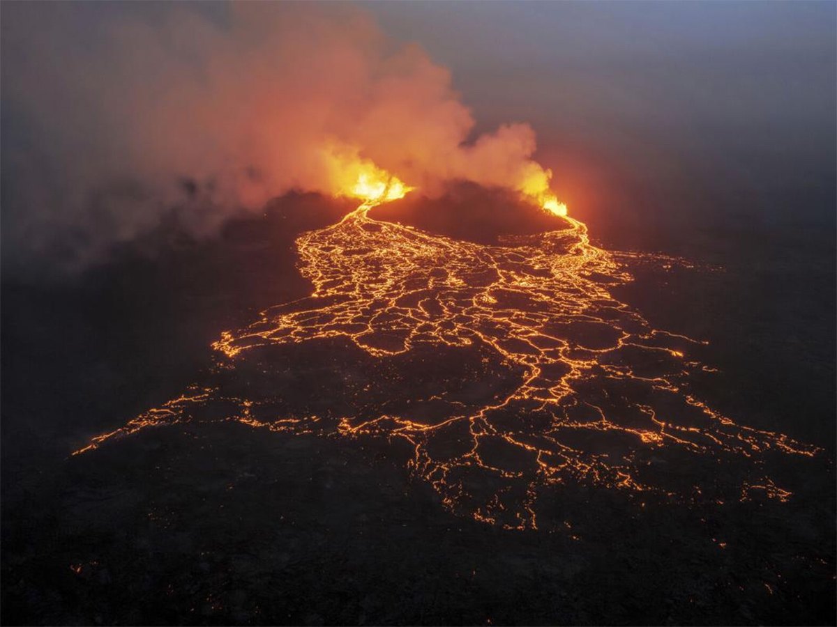 volcanic eruption on the Reykjanes Peninsula in Iceland8
