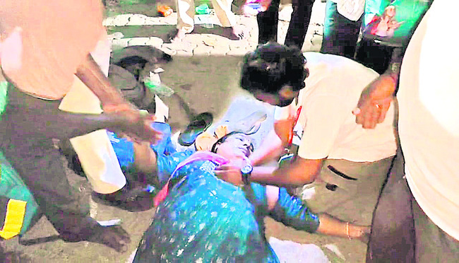 సన్నిహితులకు రక్ష.. చిరుద్యోగులకు శిక్ష 1