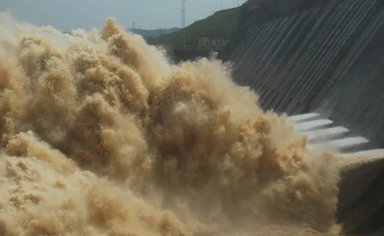 20 Gates Opened At Hirakud Dam Photos1