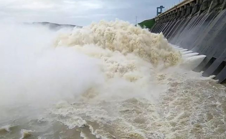 20 Gates Opened At Hirakud Dam Photos2