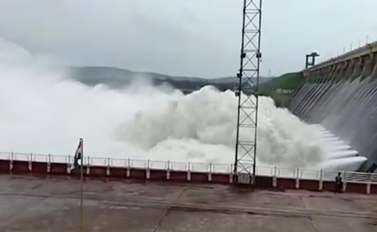 20 Gates Opened At Hirakud Dam Photos6