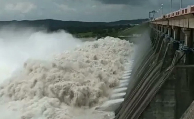 20 Gates Opened At Hirakud Dam Photos7