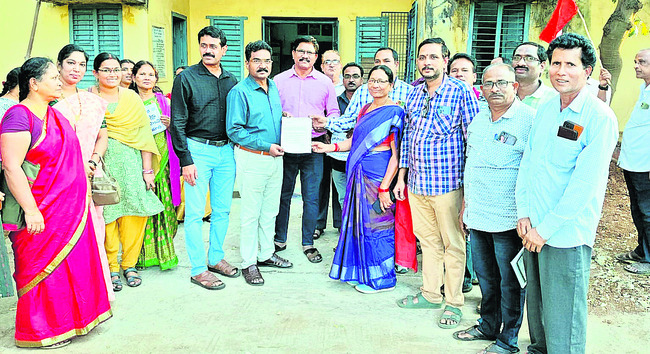గుర్రుమీదున్న గురువులు1