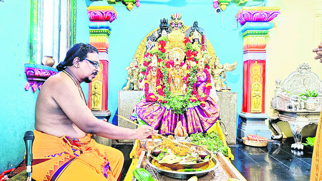 స్వర్ణ కవచధారణలో రామయ్య1
