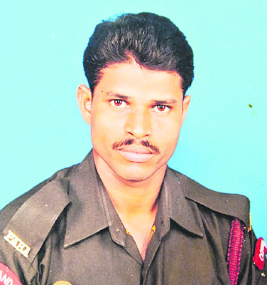  అమరులారా వందనం  
1