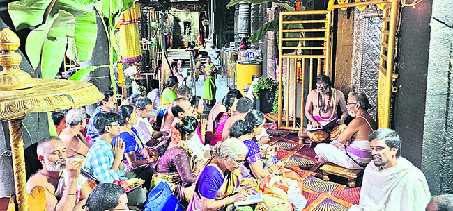 వైభవంగా శ్రావణలక్ష్మి పూజలు ప్రారంభం 2