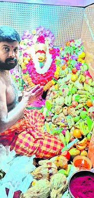 భక్తిశ్రద్ధలతో  శ్రావణ శుక్రవారం పూజలు 1