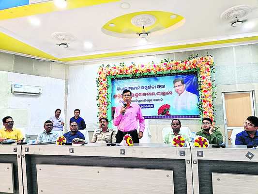గజపతి కలెక్టర్ బిజయకుమార్ దాస్కు ఘనంగా వీడ్కోలు 1