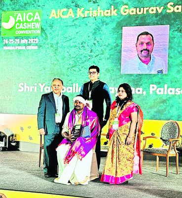 సచివాలయ ఉద్యోగులకు షోకాజ్‌ నోటీసులు 1