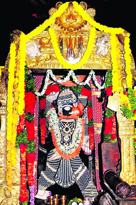గండి క్షేత్రం.. సప్తవర్ణ శోభితం 1