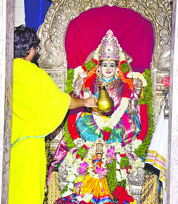 కొమురవెల్లిలో భక్తుల గిరి ప్రదక్షిణ 2