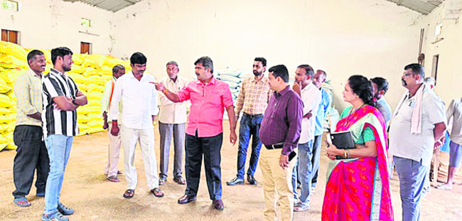 ఎరువులు అందుబాటులో ఉంచాలి
1