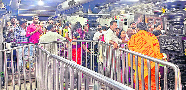 రాజన్న సన్నిధిలో శ్రావణ సందడి3