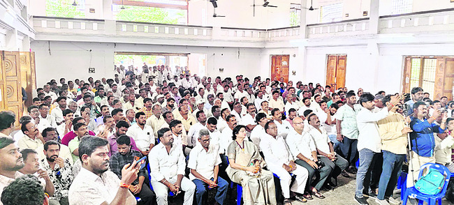 అడుగడుగునా వైఫల్యాలు.. నిలువెల్లా మోసాలు 1