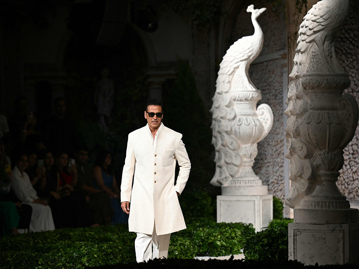Designer Suneet Varma Collection At FDCI India Couture Week 2025 In New Delhi18