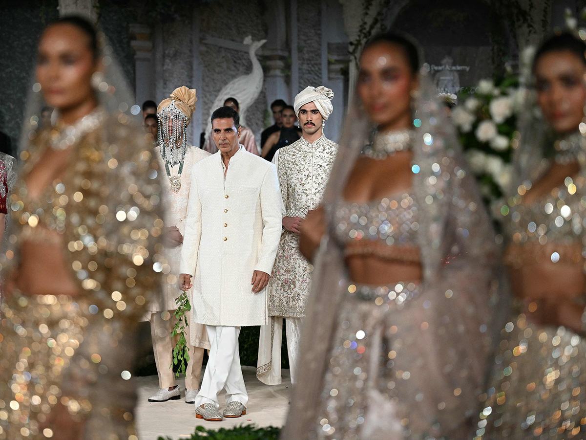Designer Suneet Varma Collection At FDCI India Couture Week 2025 In New Delhi20