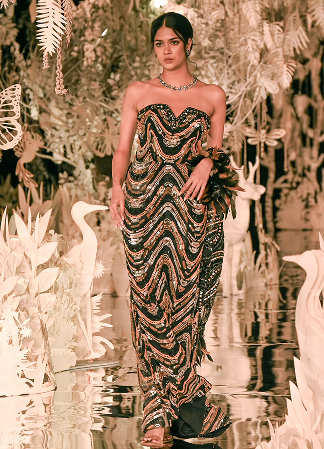Designer Suneet Varma Collection At FDCI India Couture Week 2025 In New Delhi21