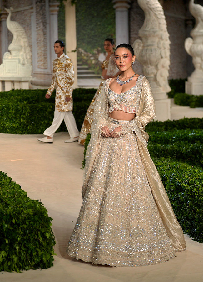 Designer Suneet Varma Collection At FDCI India Couture Week 2025 In New Delhi4