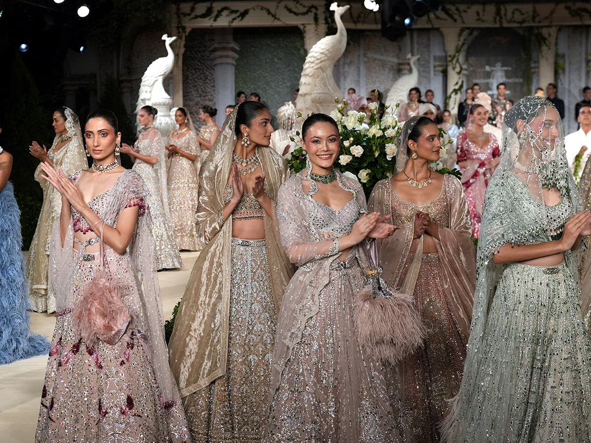 Designer Suneet Varma Collection At FDCI India Couture Week 2025 In New Delhi7