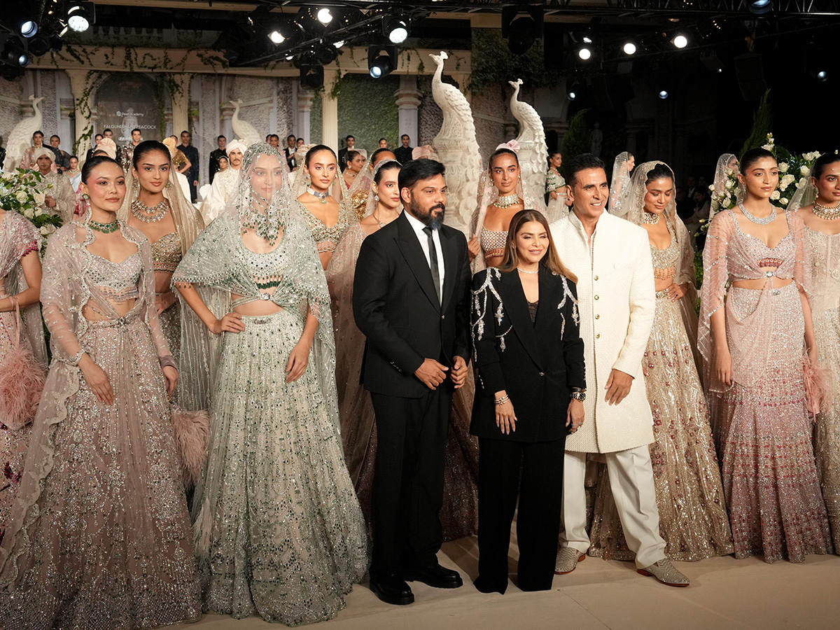 Designer Suneet Varma Collection At FDCI India Couture Week 2025 In New Delhi8