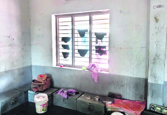 కొరవడిన సంతోషం5